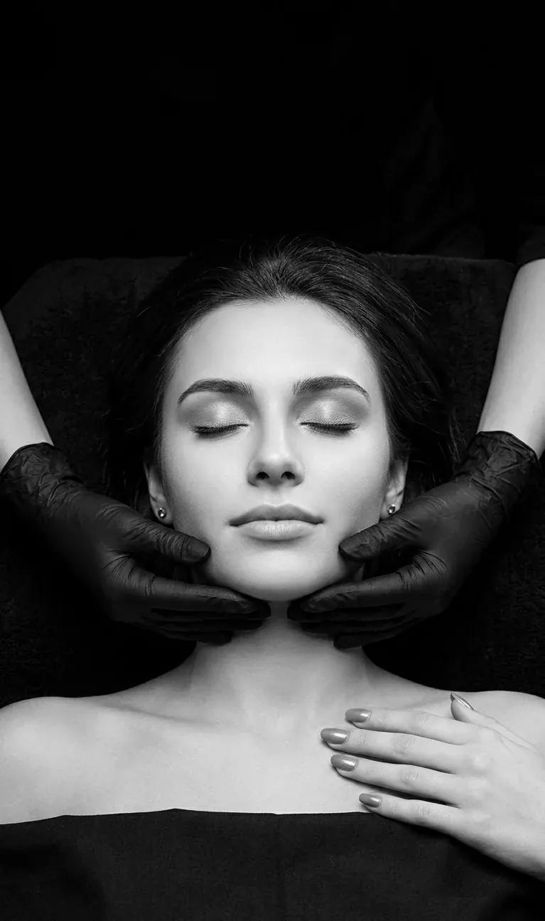 Tratamiento facial profesional en Adrian Beauty Studio